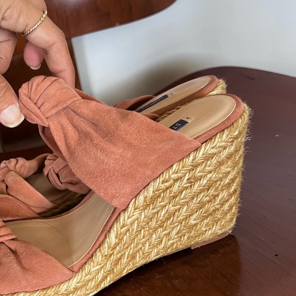 STUART WEITZMAN open toe suede platform with knot detail in blush - Picture 2 of 7